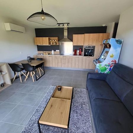 Rez-De-Jardin De Maison Avec Spa Et Borne D'Arcade โอริแยค ภายนอก รูปภาพ