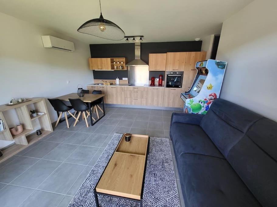 Rez-De-Jardin De Maison Avec Spa Et Borne D'Arcade โอริแยค ภายนอก รูปภาพ