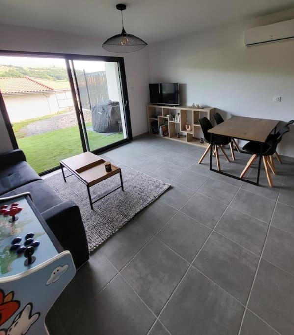 Rez-De-Jardin De Maison Avec Spa Et Borne D'Arcade โอริแยค ภายนอก รูปภาพ