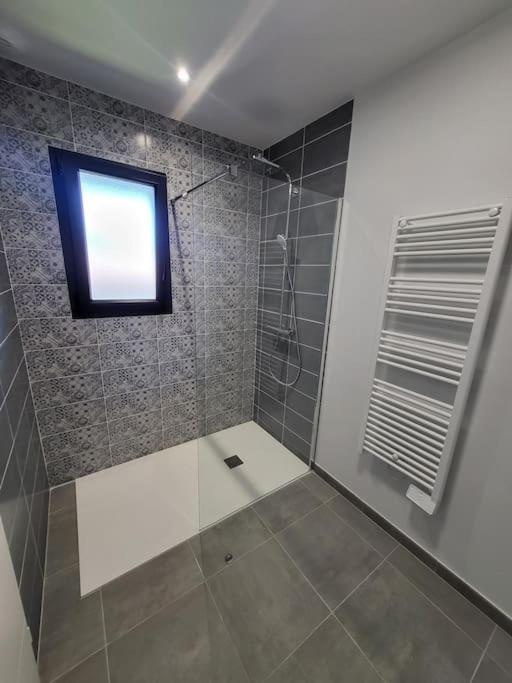 Rez-De-Jardin De Maison Avec Spa Et Borne D'Arcade โอริแยค ภายนอก รูปภาพ