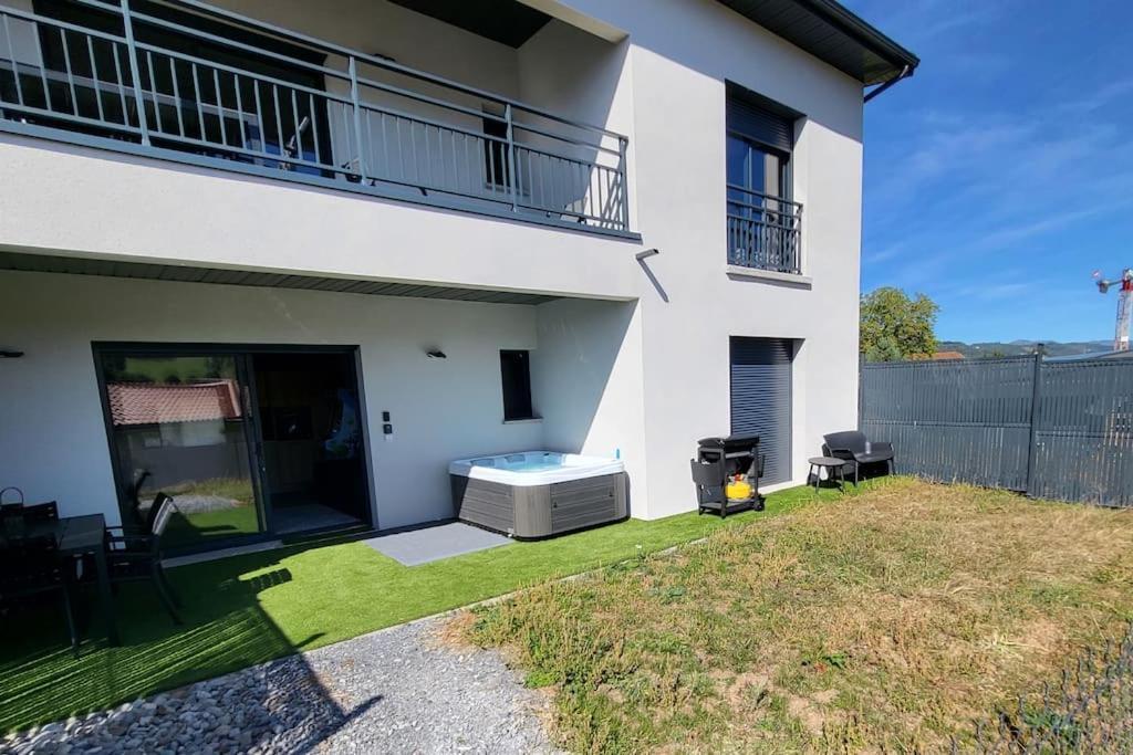 Rez-De-Jardin De Maison Avec Spa Et Borne D'Arcade โอริแยค ภายนอก รูปภาพ