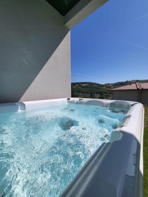 Rez-De-Jardin De Maison Avec Spa Et Borne D'Arcade โอริแยค ภายนอก รูปภาพ