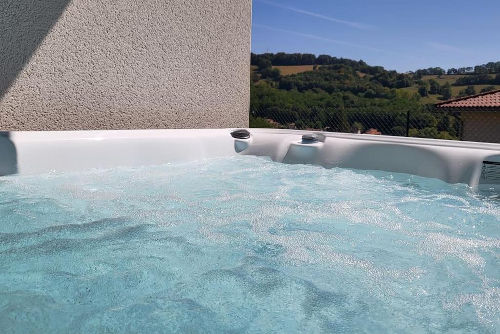 Rez-De-Jardin De Maison Avec Spa Et Borne D'Arcade โอริแยค ภายนอก รูปภาพ