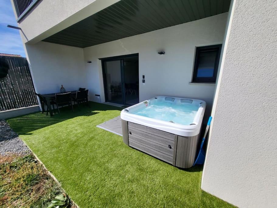 Rez-De-Jardin De Maison Avec Spa Et Borne D'Arcade โอริแยค ภายนอก รูปภาพ